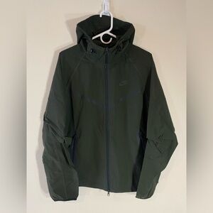 Nike Tech Windrunner Jacket Woven Full-Zip Green HM7151-355 $145 - Small
